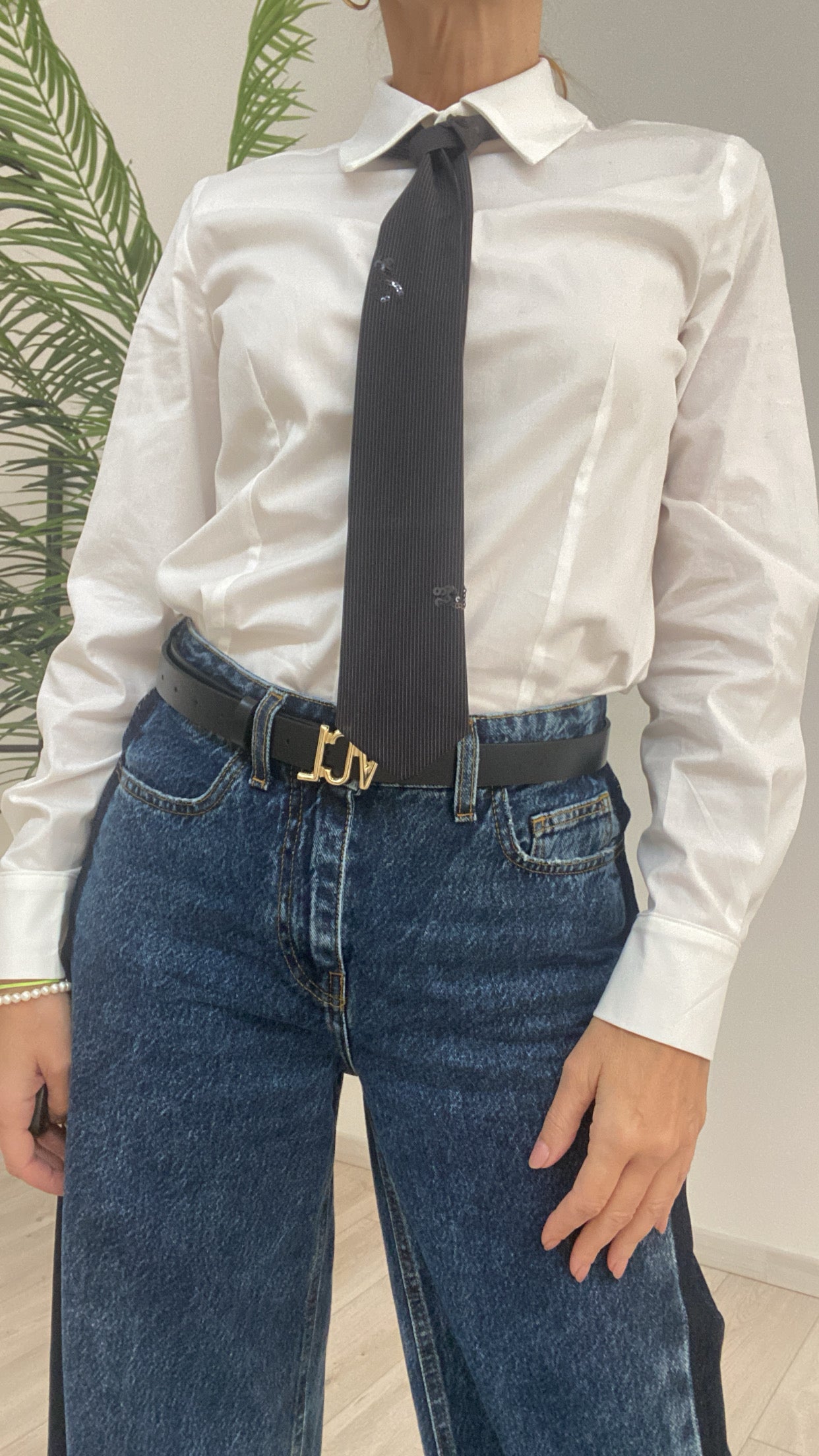 Camicia Con Cravatta Ricamata in Paillettes e Gessato Sottile Susy Mix