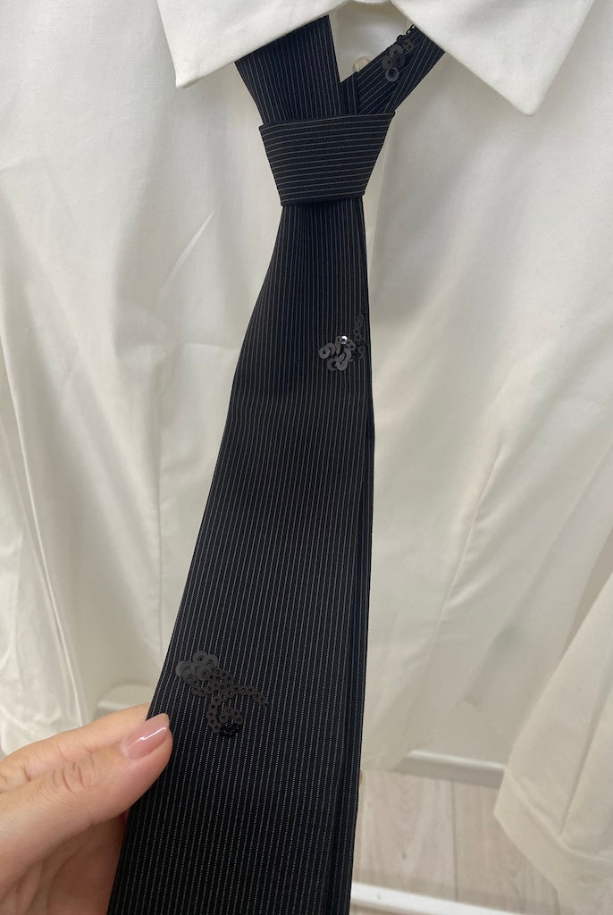 Camicia Con Cravatta Ricamata in Paillettes e Gessato Sottile Susy Mix