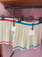 Shorts Vicolo maglia trecce con profili a contrasto di colore