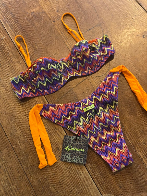 Bikini balconcino e slip brasiliano laccetti Chevron 4giveness