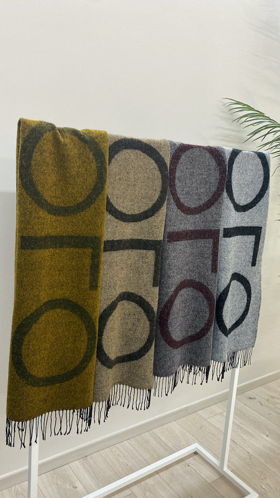 Sciarpa con Frange e Logo Vicolo